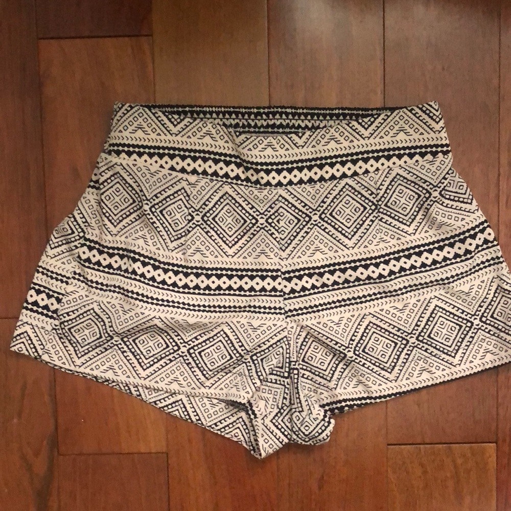 ✨Light pink and black shorts✨